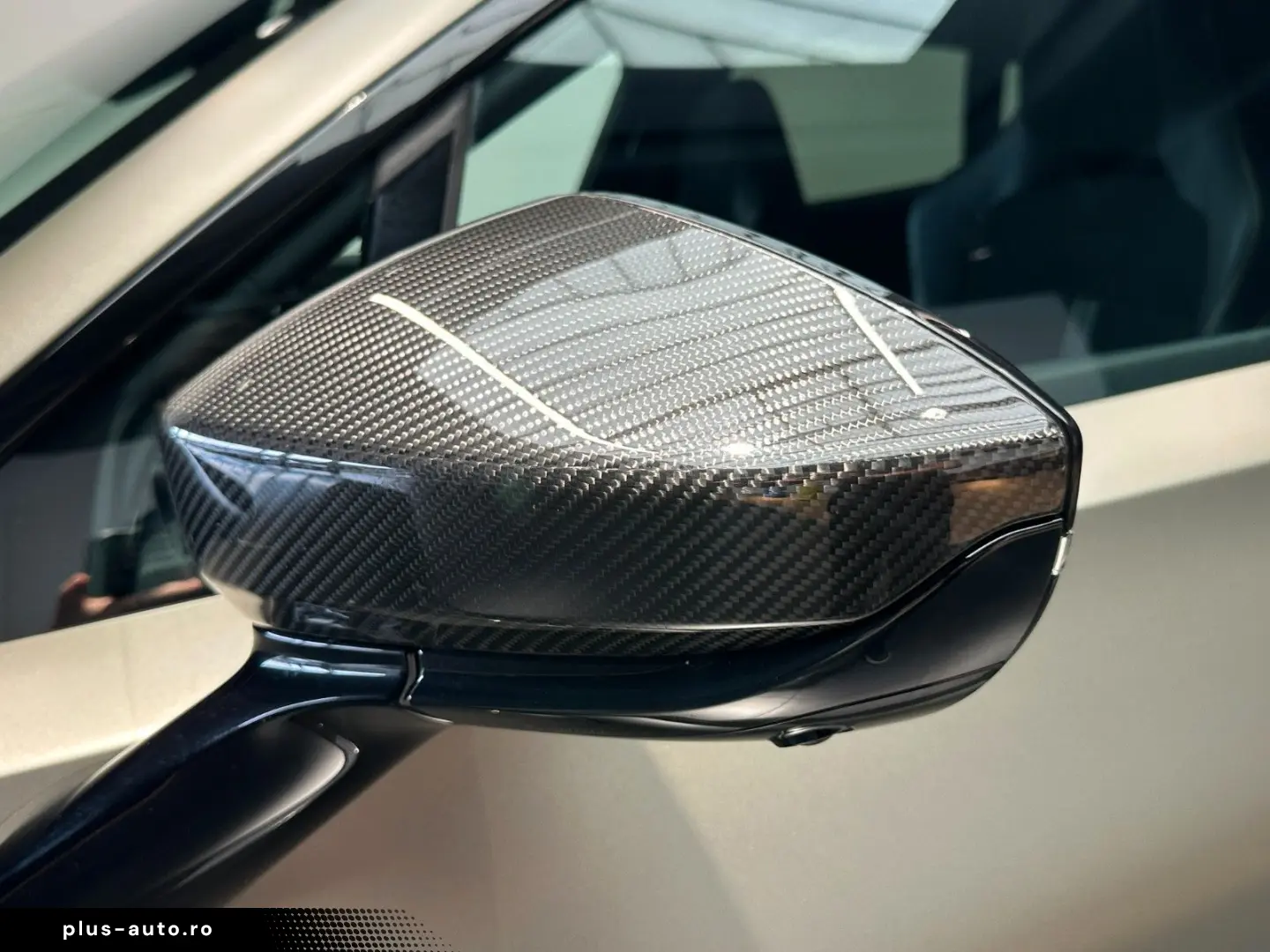 ASTON MARTIN DBX 707-Q Satin Titanium Grey - Full Carbon