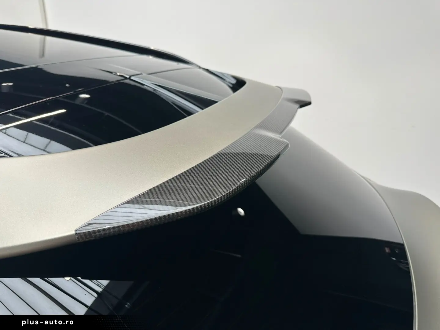 ASTON MARTIN DBX 707-Q Satin Titanium Grey - Full Carbon