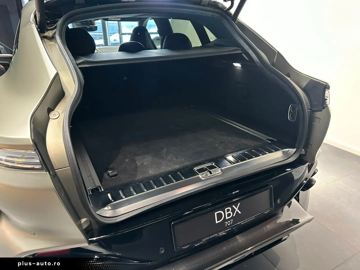 ASTON MARTIN DBX 707-Q Satin Titanium Grey - Full Carbon