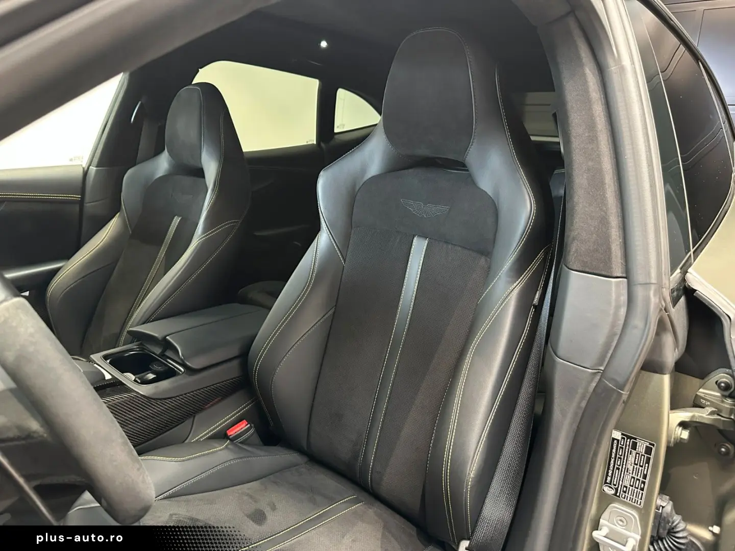ASTON MARTIN DBX 707-Q Satin Titanium Grey - Full Carbon