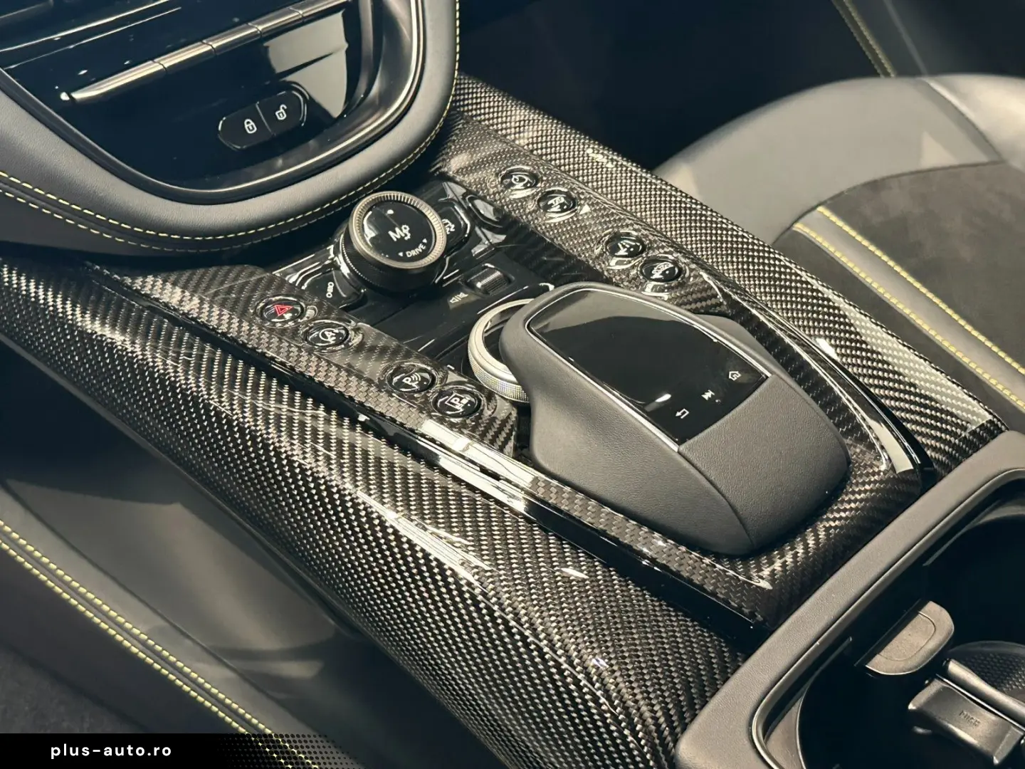 ASTON MARTIN DBX 707-Q Satin Titanium Grey - Full Carbon
