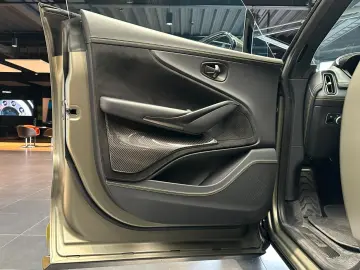 ASTON MARTIN DBX 707-Q Satin Titanium Grey - Full Carbon
