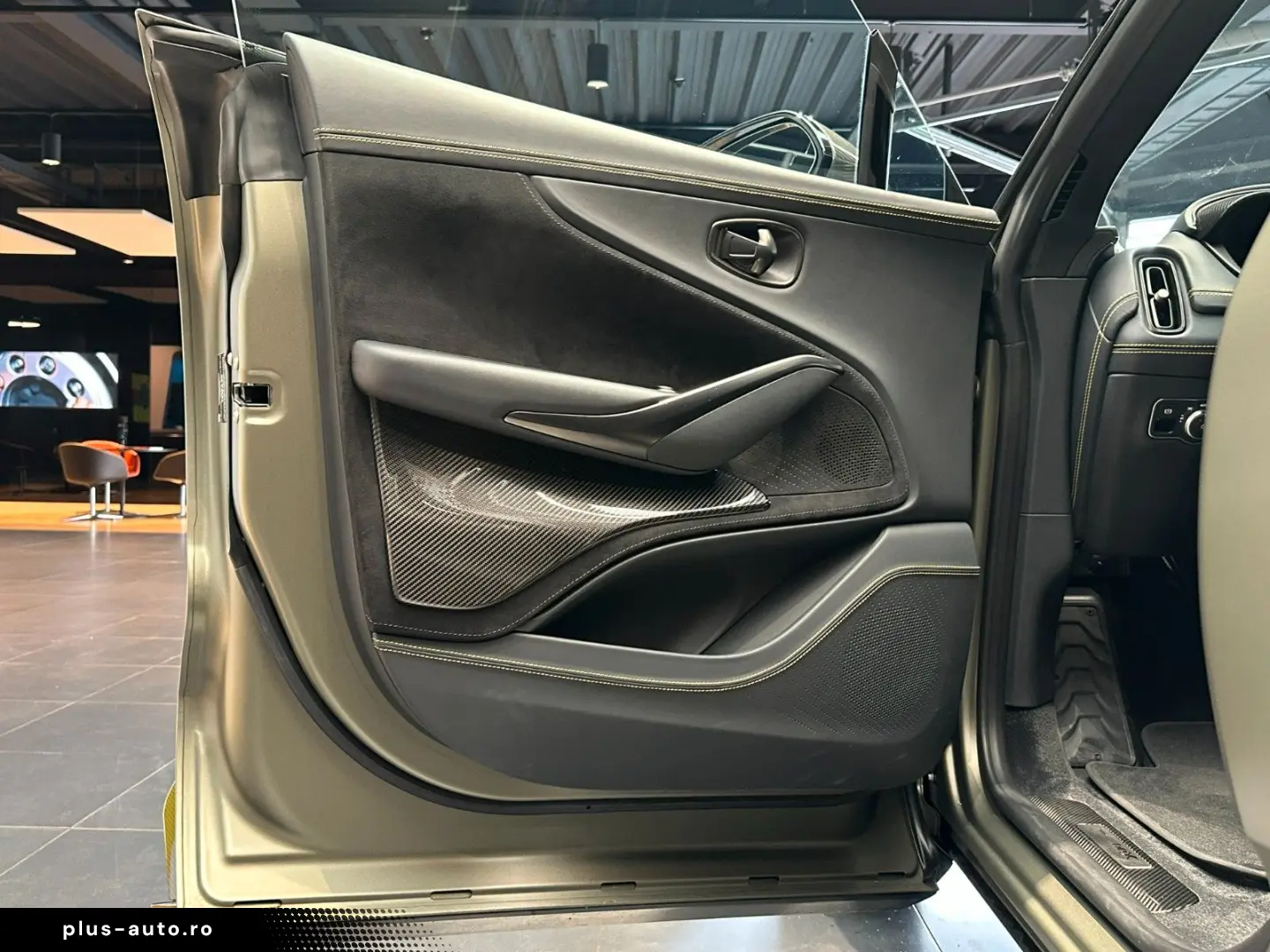 ASTON MARTIN DBX 707-Q Satin Titanium Grey - Full Carbon