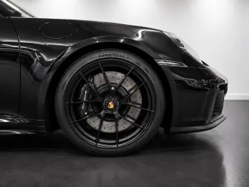 PORSCHE 911 Carrera GTS T-Hybrid