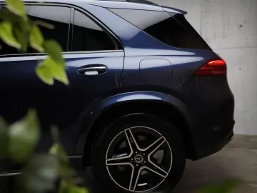 MERCEDES-BENZ GLE 350de 4M   Luft   Pano   360   Mem…