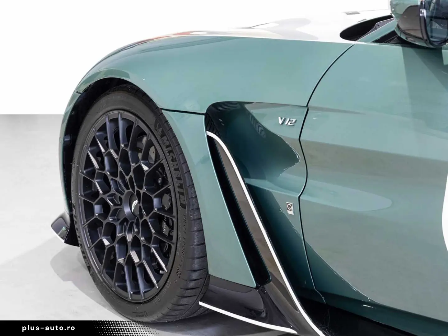 ASTON MARTIN V12 Vantage Roadster -Racing Green-