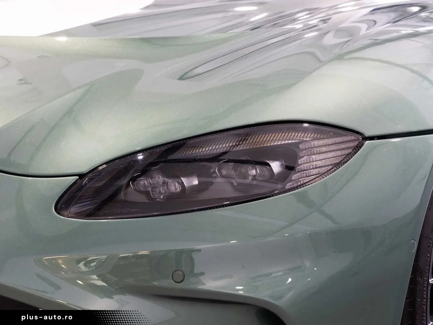 ASTON MARTIN V12 Vantage Roadster -Racing Green-