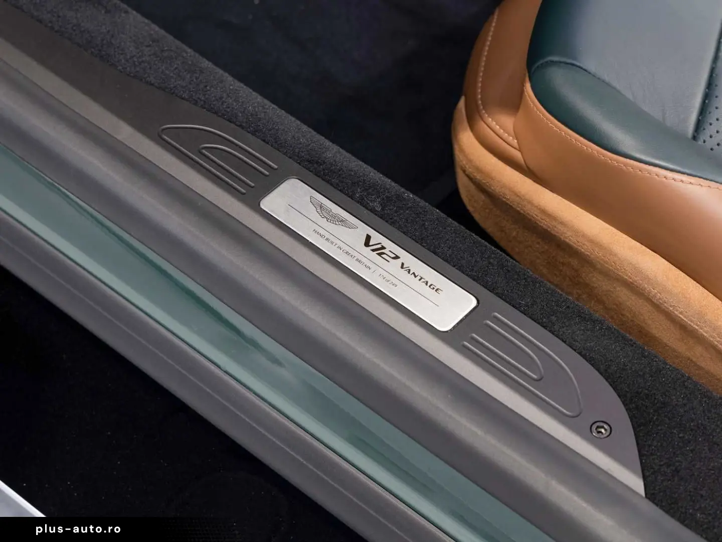 ASTON MARTIN V12 Vantage Roadster -Racing Green-