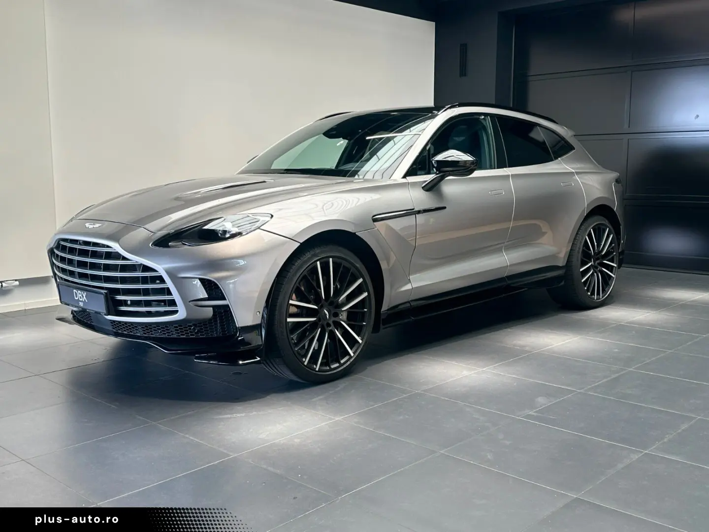 ASTON MARTIN DBX707-Aluminite Silver-Standheizung-Leder
