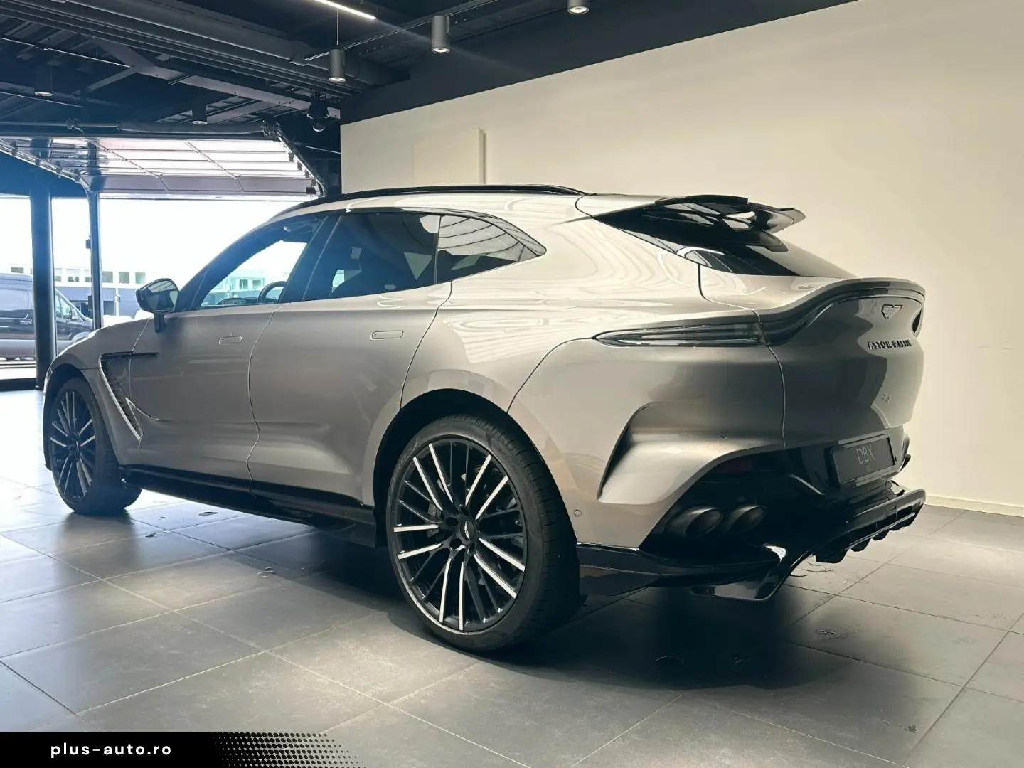 ASTON MARTIN DBX707-Aluminite Silver-Standheizung-Leder