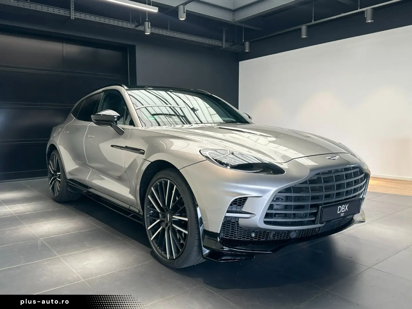 ASTON MARTIN DBX707-Aluminite Silver-Standheizung-Leder