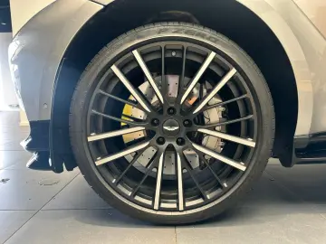 ASTON MARTIN DBX707-Aluminite Silver-Standheizung-Leder