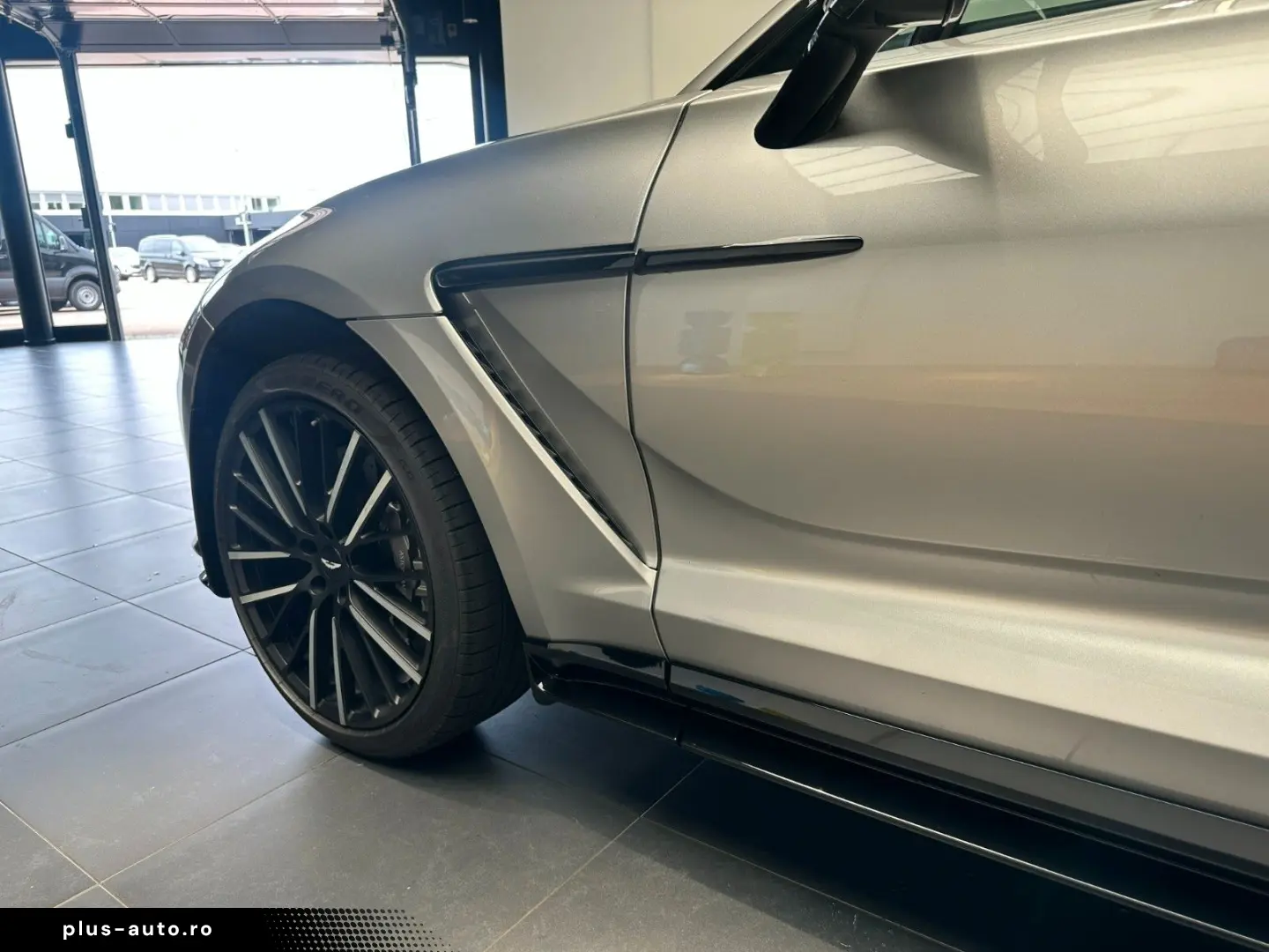 ASTON MARTIN DBX707-Aluminite Silver-Standheizung-Leder