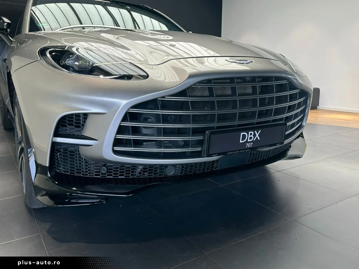 ASTON MARTIN DBX707-Aluminite Silver-Standheizung-Leder