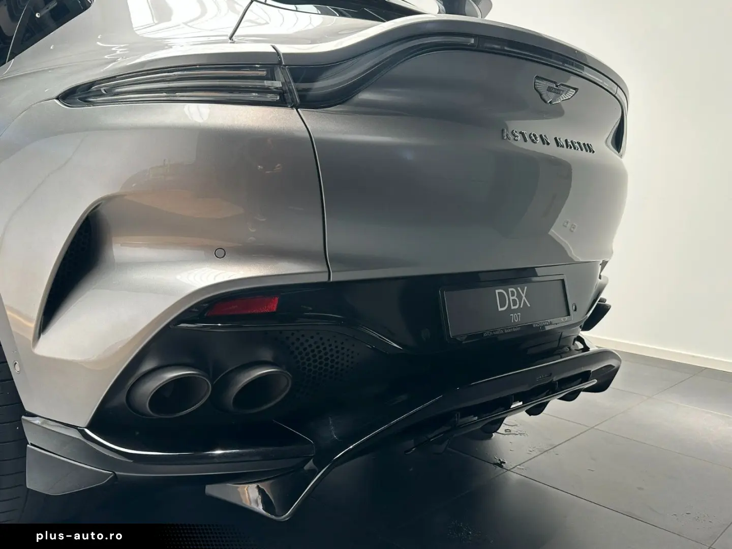 ASTON MARTIN DBX707-Aluminite Silver-Standheizung-Leder