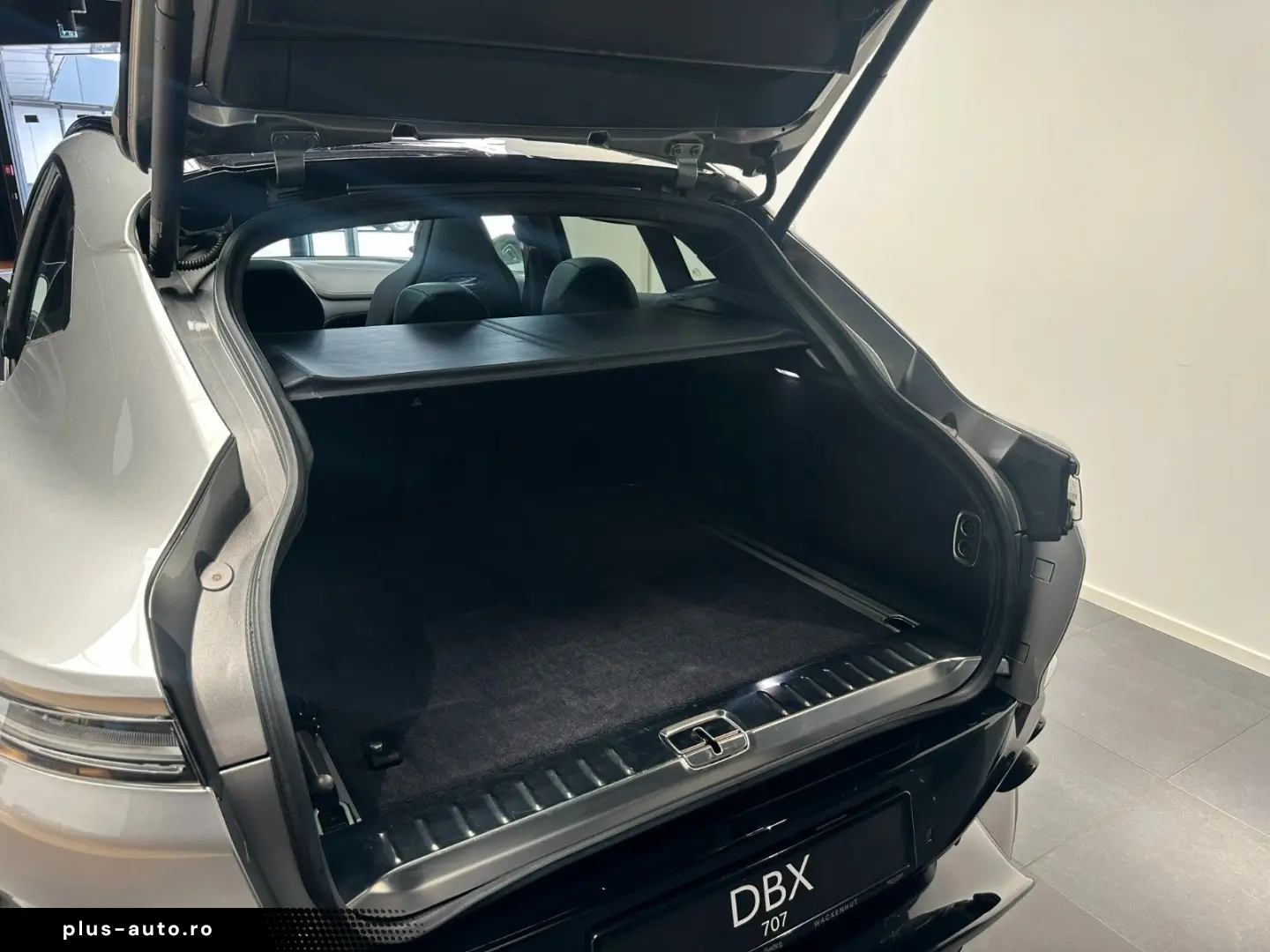 ASTON MARTIN DBX707-Aluminite Silver-Standheizung-Leder