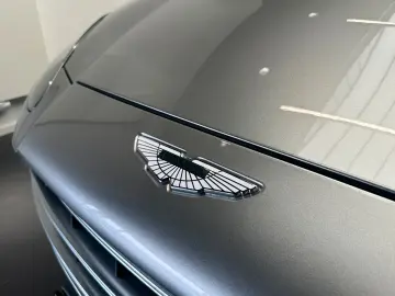 ASTON MARTIN DBX707-Aluminite Silver-Standheizung-Leder