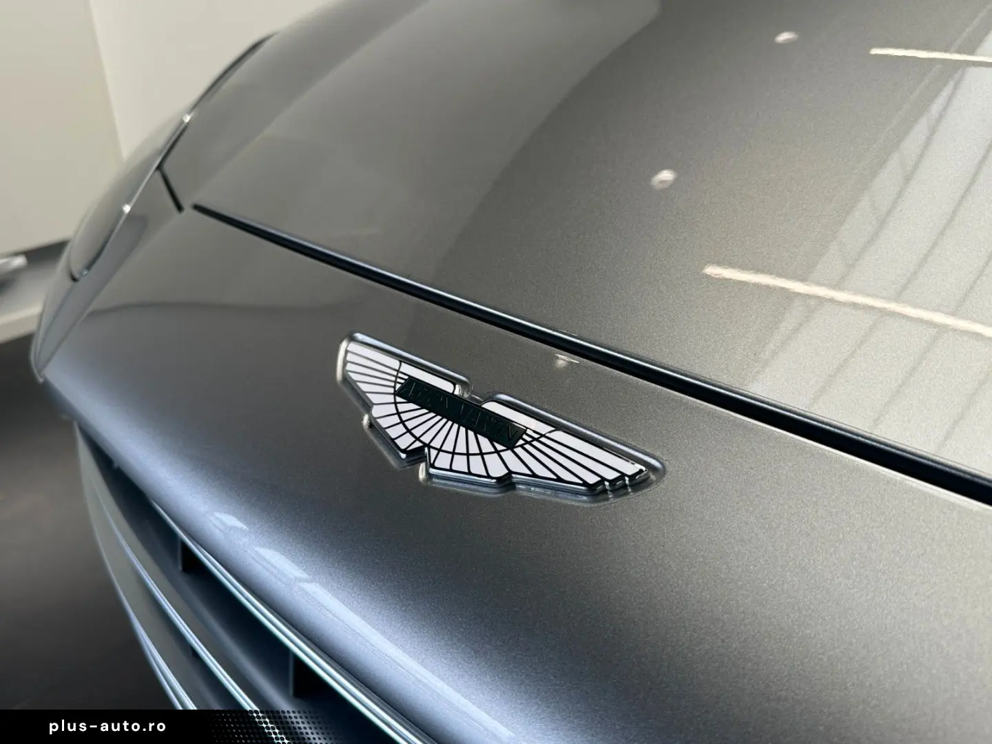 ASTON MARTIN DBX707-Aluminite Silver-Standheizung-Leder