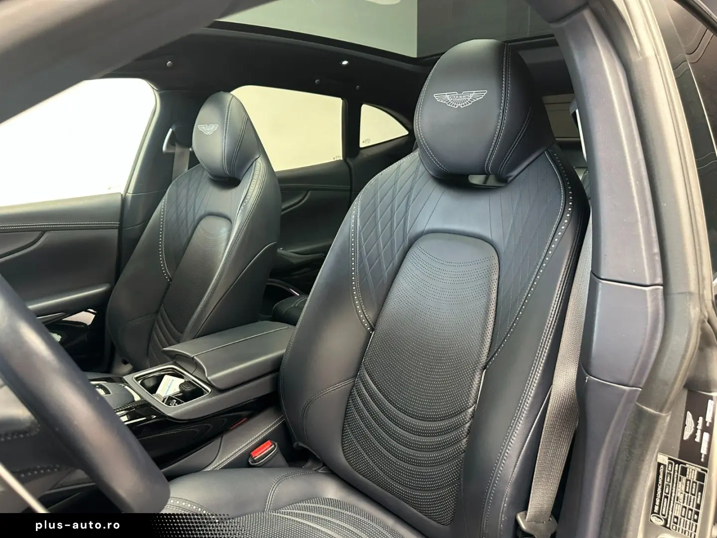 ASTON MARTIN DBX707-Aluminite Silver-Standheizung-Leder