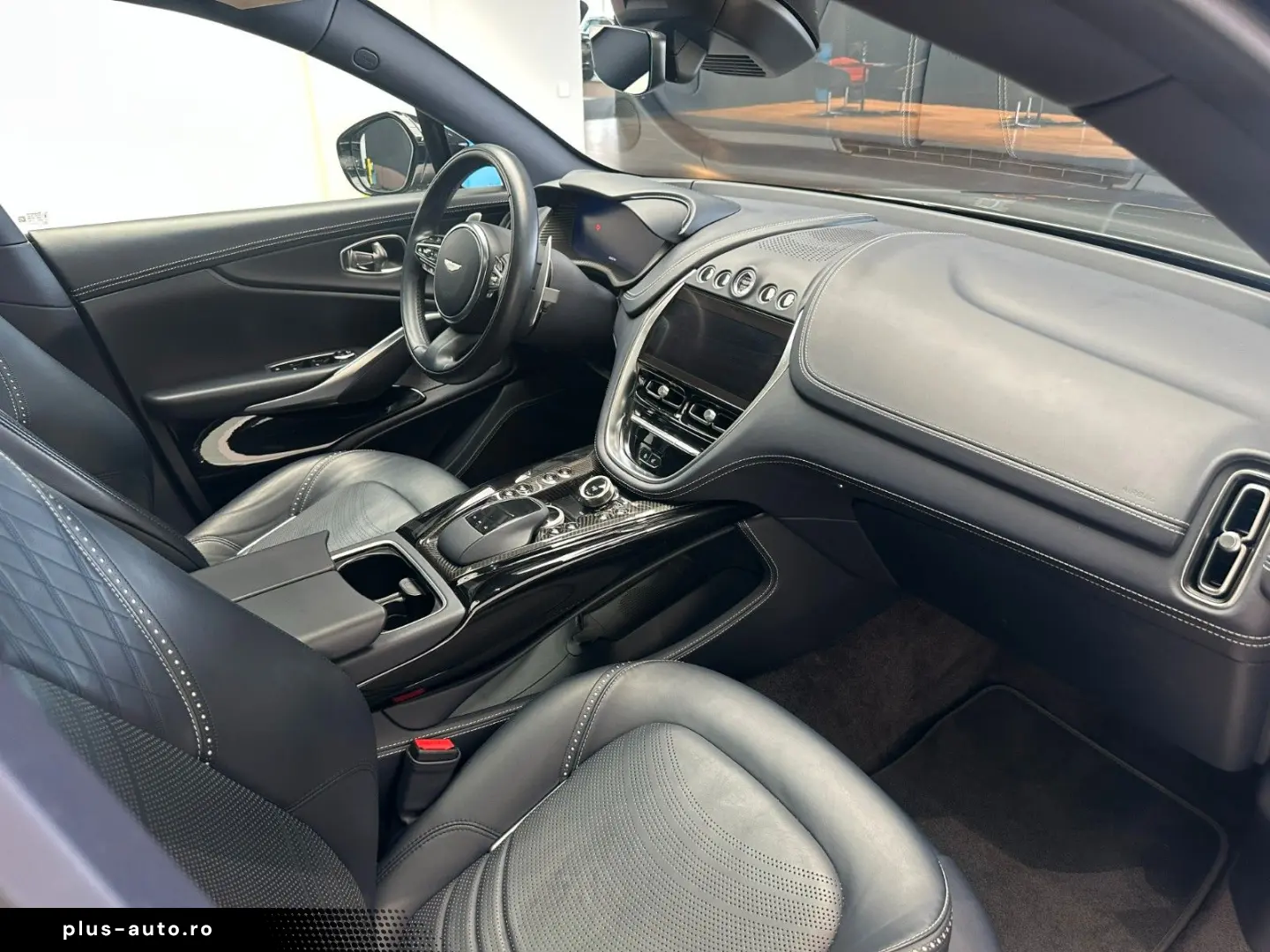 ASTON MARTIN DBX707-Aluminite Silver-Standheizung-Leder