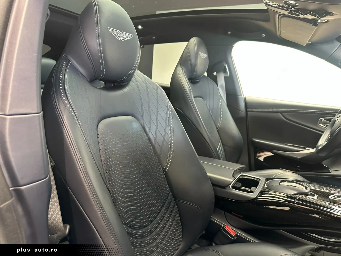 ASTON MARTIN DBX707-Aluminite Silver-Standheizung-Leder