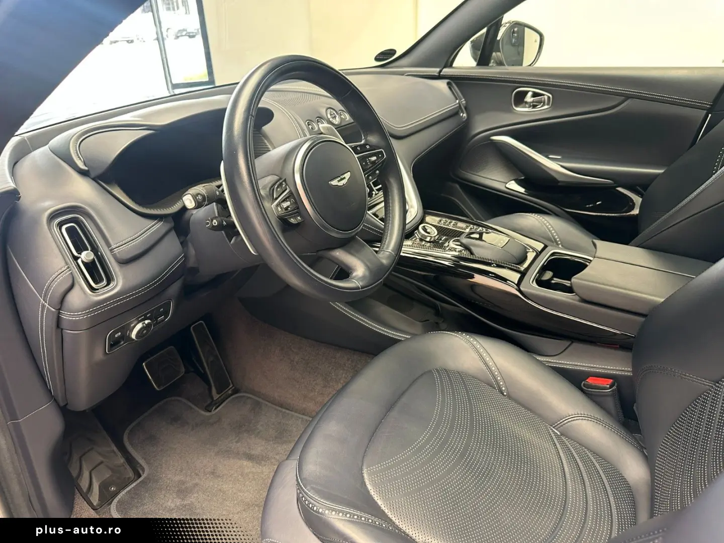 ASTON MARTIN DBX707-Aluminite Silver-Standheizung-Leder
