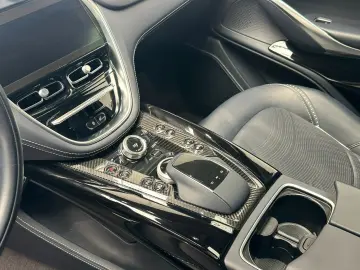ASTON MARTIN DBX707-Aluminite Silver-Standheizung-Leder