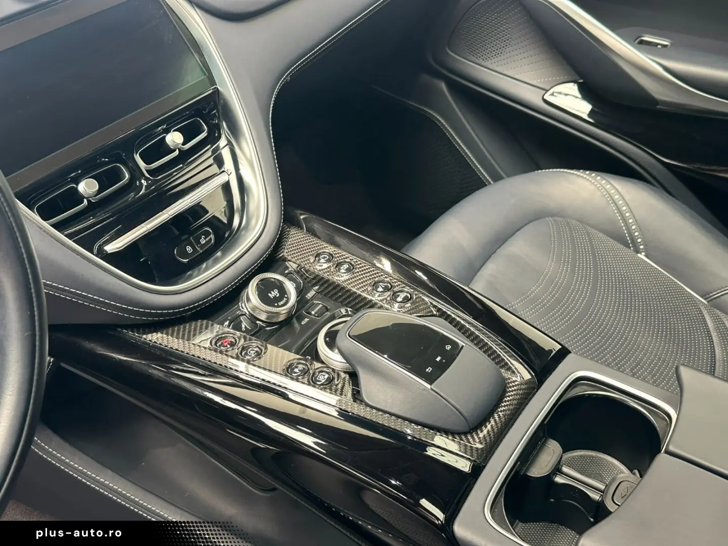 ASTON MARTIN DBX707-Aluminite Silver-Standheizung-Leder