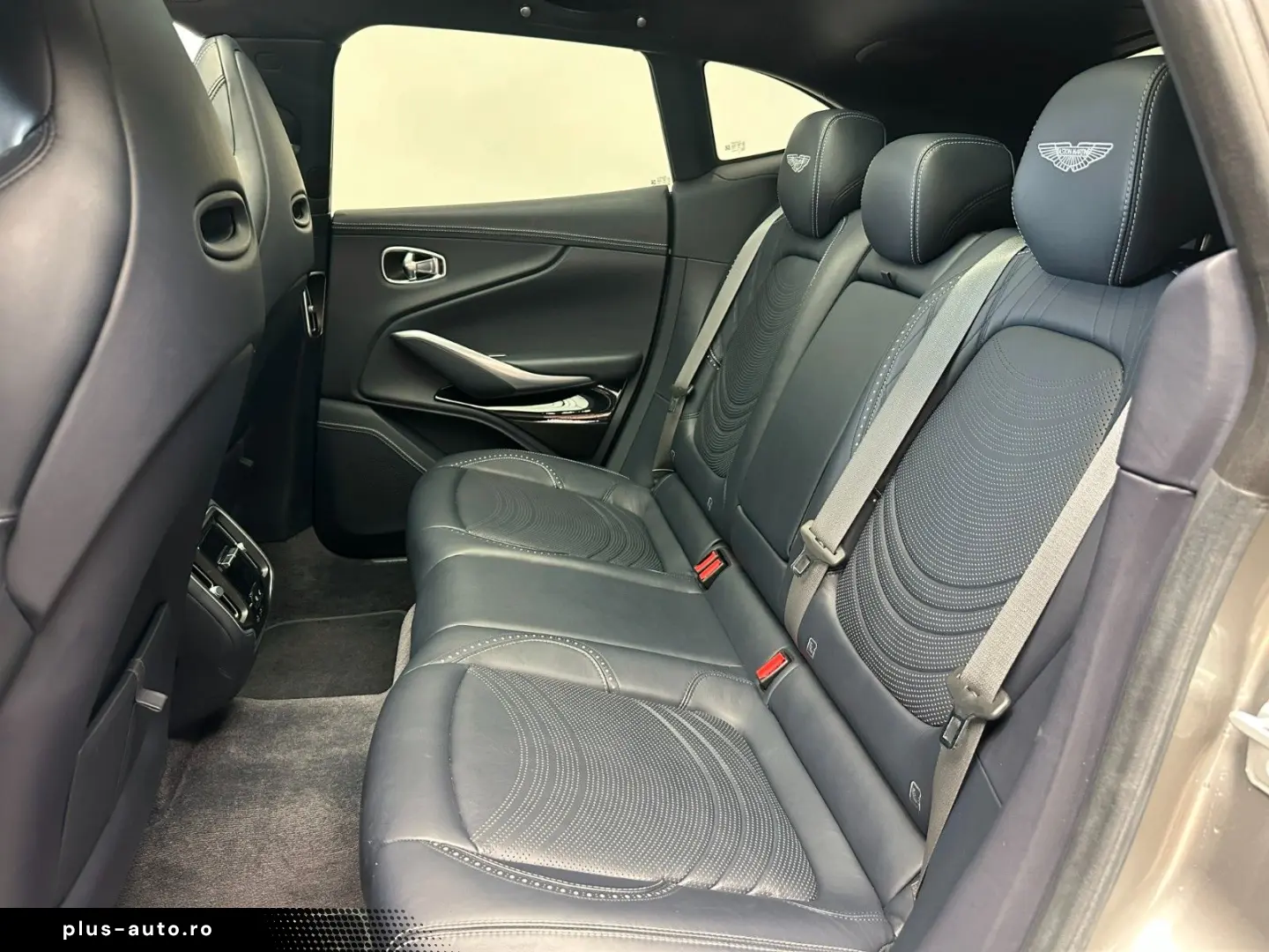 ASTON MARTIN DBX707-Aluminite Silver-Standheizung-Leder