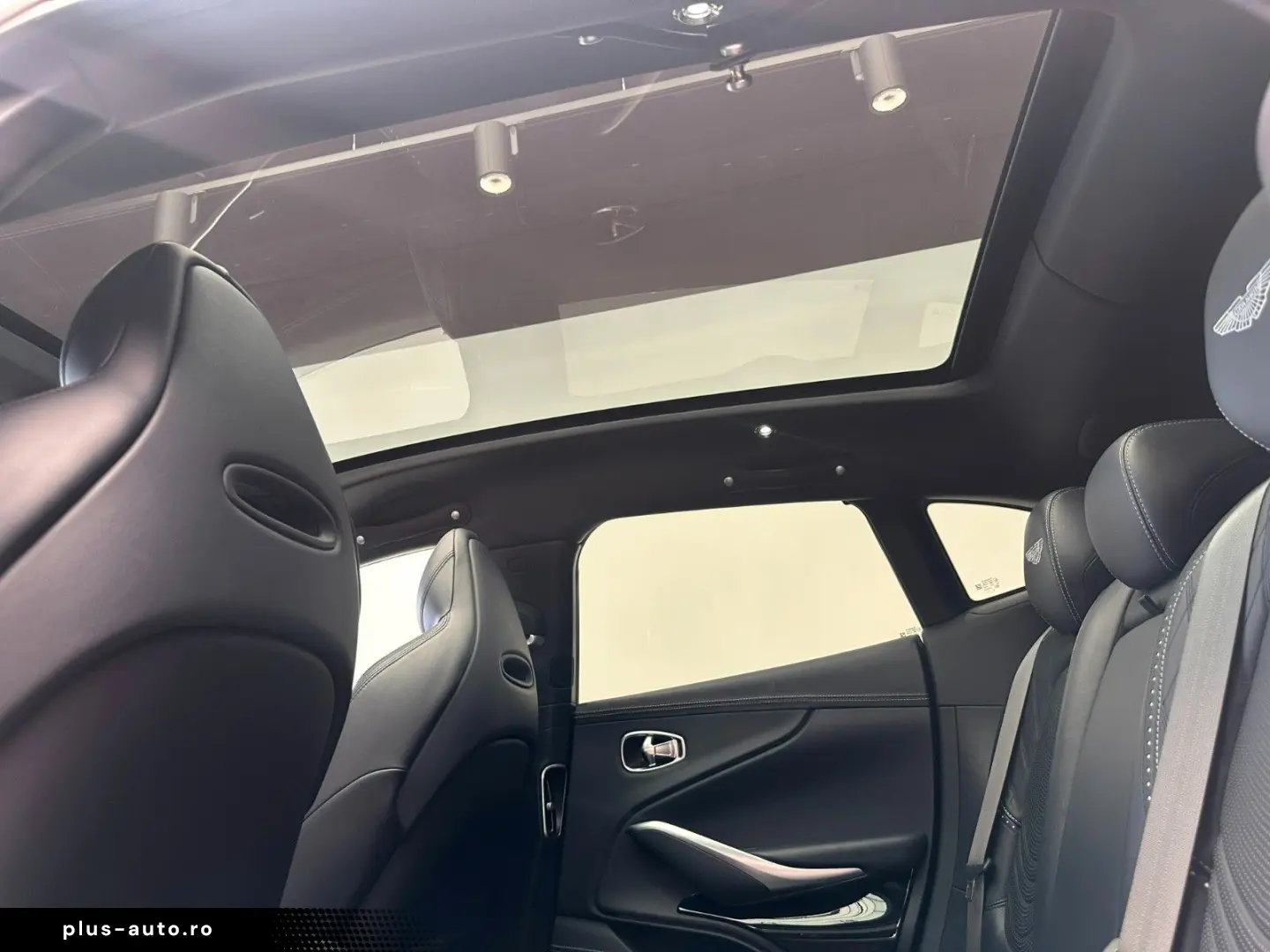 ASTON MARTIN DBX707-Aluminite Silver-Standheizung-Leder