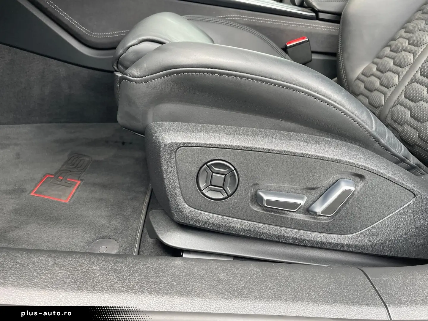 AUDI RS6 Avant quattro 4 0 V8 TFSI Panorama STANDHZ