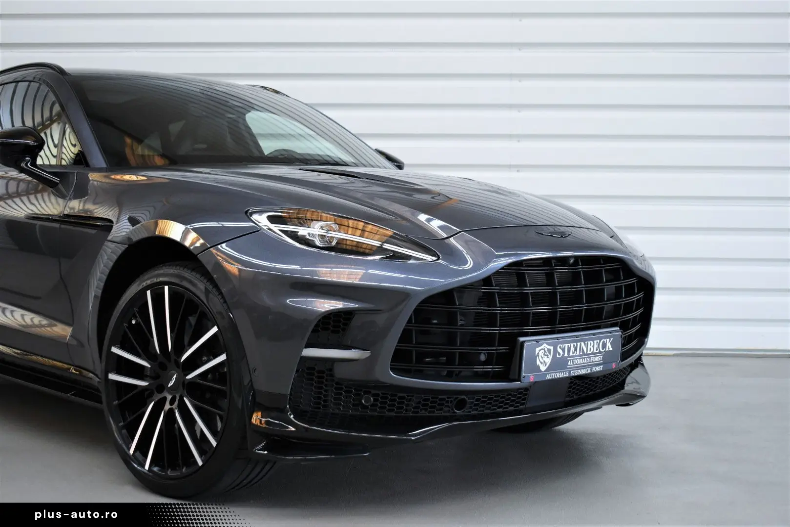 ASTON MARTIN DBX707 4.0 V8 Totwinkel 360