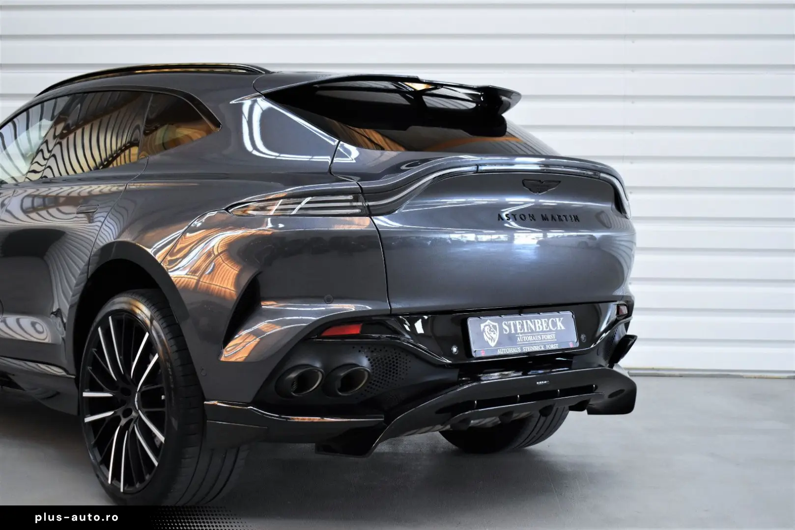 ASTON MARTIN DBX707 4.0 V8 Totwinkel 360