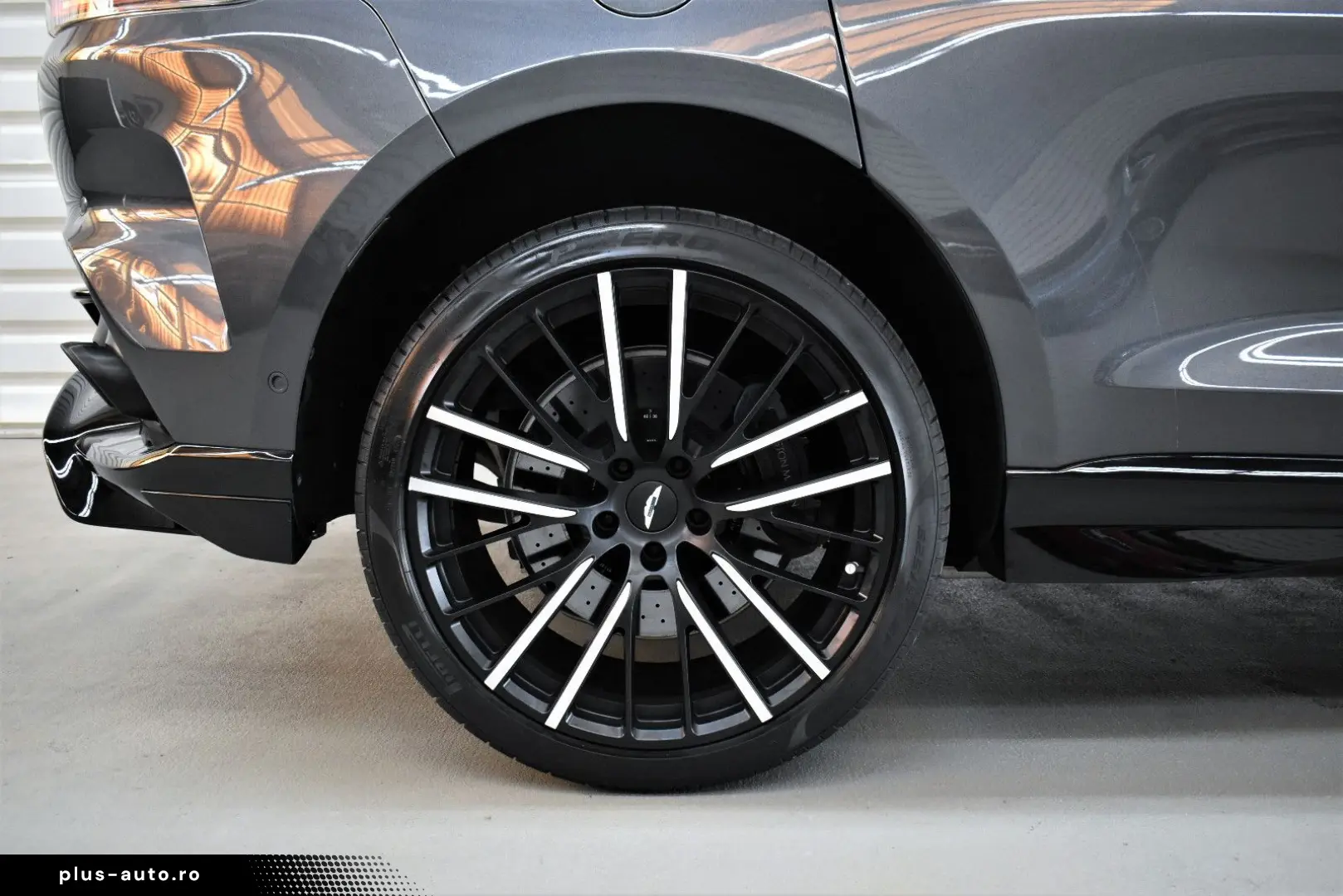 ASTON MARTIN DBX707 4.0 V8 Totwinkel 360
