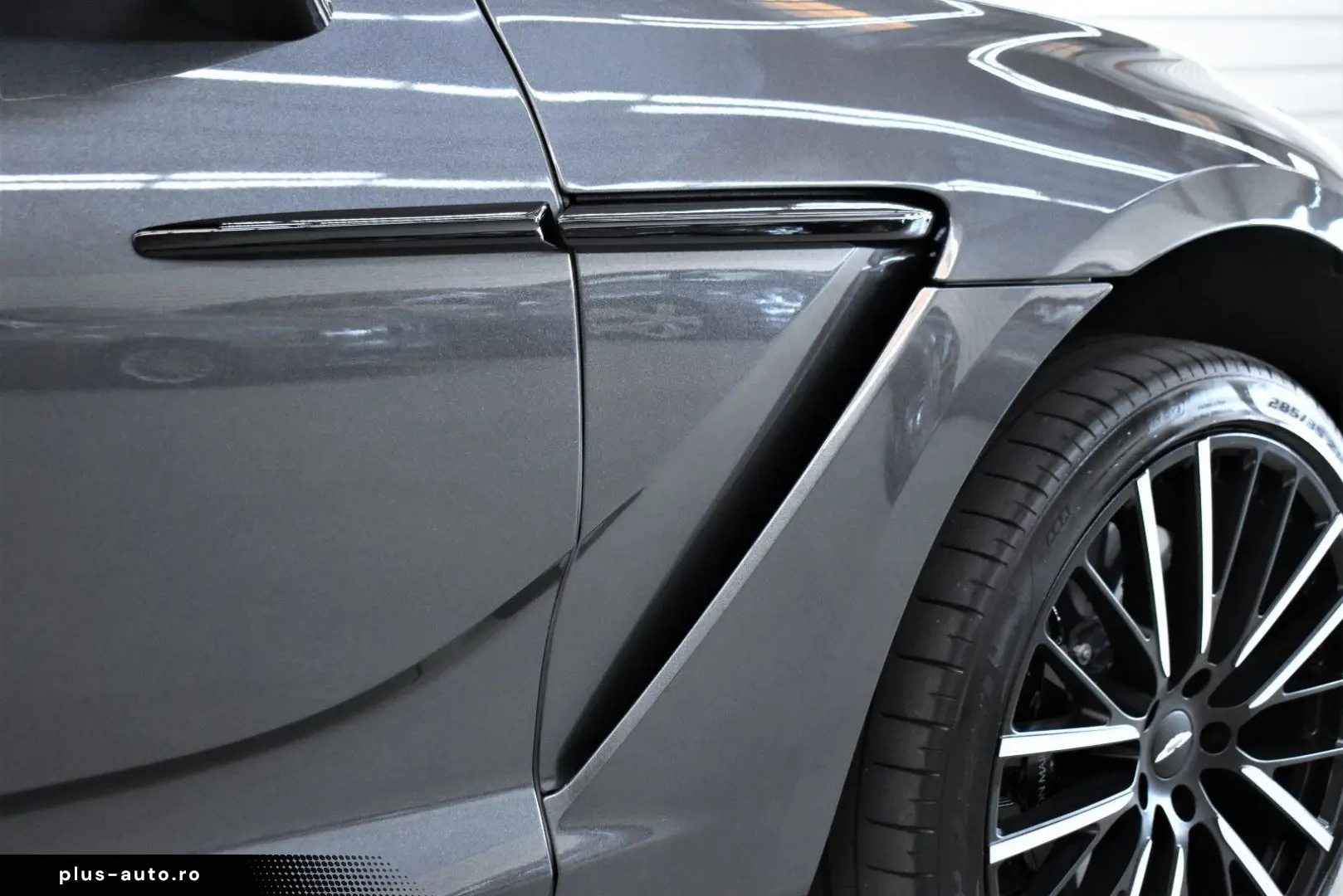 ASTON MARTIN DBX707 4.0 V8 Totwinkel 360