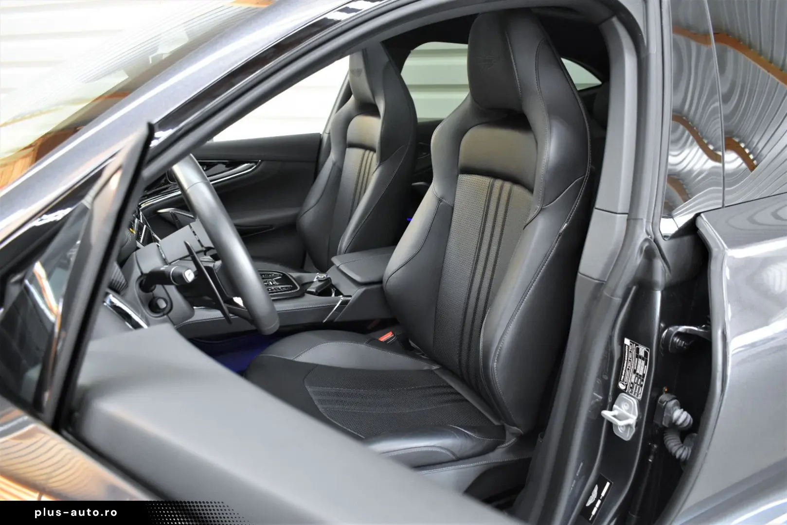ASTON MARTIN DBX707 4.0 V8 Totwinkel 360