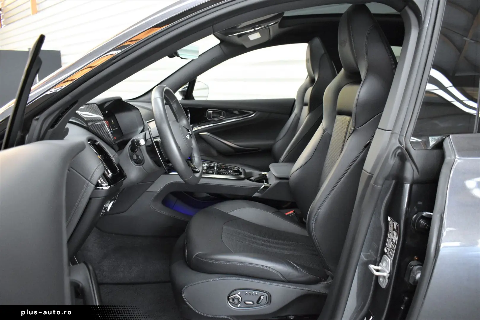 ASTON MARTIN DBX707 4.0 V8 Totwinkel 360