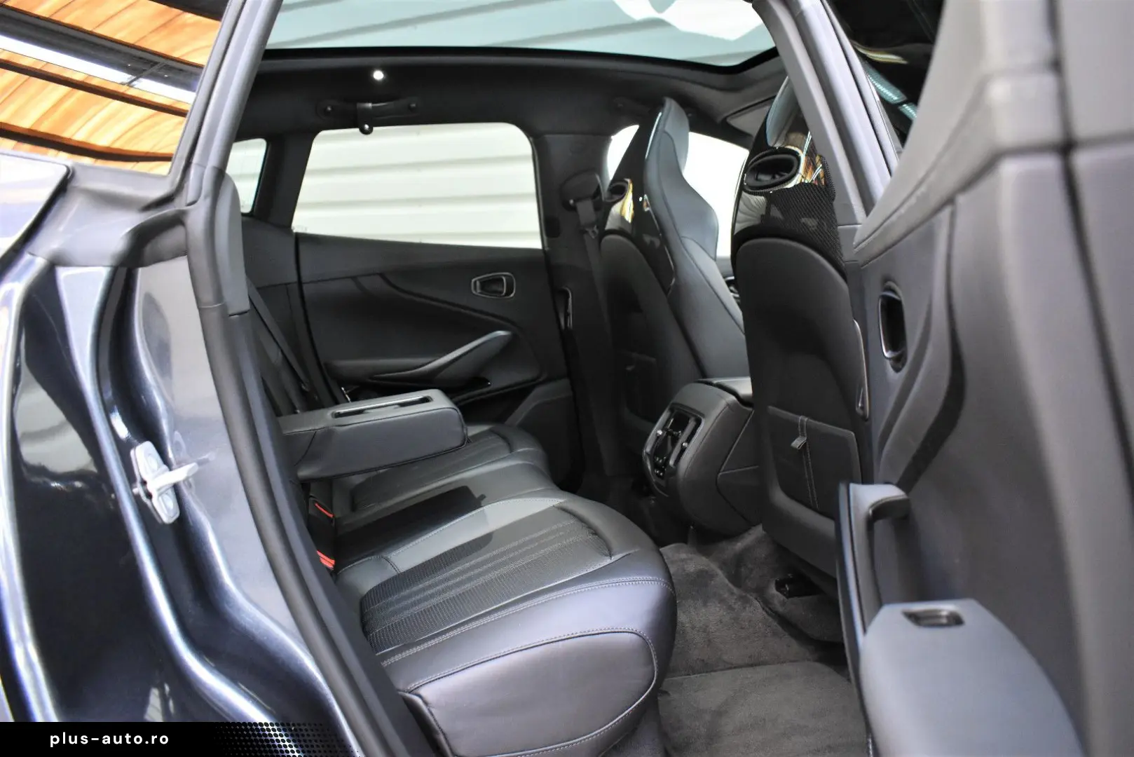 ASTON MARTIN DBX707 4.0 V8 Totwinkel 360
