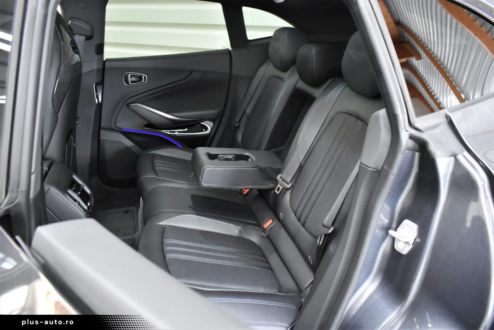 ASTON MARTIN DBX707 4.0 V8 Totwinkel 360