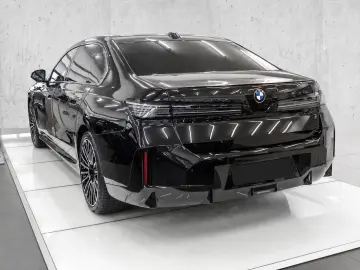 BMW 740 xDrive M Sport Package Pro Facelift!