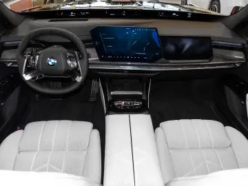 BMW 740 xDrive M Sport Package Pro Facelift!