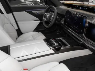 BMW 740 xDrive M Sport Package Pro Facelift!