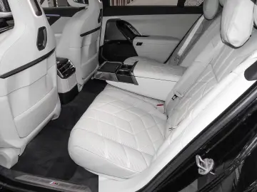 BMW 740 xDrive M Sport Package Pro Facelift!