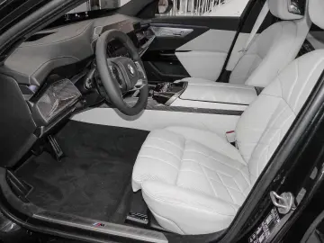 BMW 740 xDrive M Sport Package Pro Facelift!