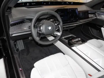 BMW 740 xDrive M Sport Package Pro Facelift!