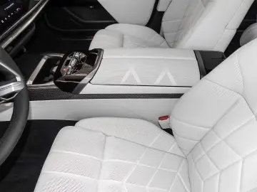 BMW 740 xDrive M Sport Package Pro Facelift!