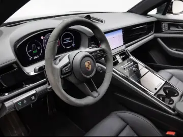 Porsche Panamera 4 E-Hybrid Sport Exhaust HA-Steering InnoDr