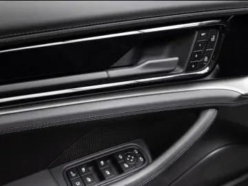 Porsche Panamera 4 E-Hybrid Sport Exhaust HA-Steering InnoDr