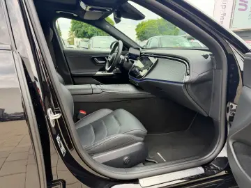 MERCEDES-BENZ E 220 d AMG Line Premium DIGITAL PANO …