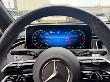 MERCEDES-BENZ E 220 d AMG Line Premium DIGITAL PANO …
